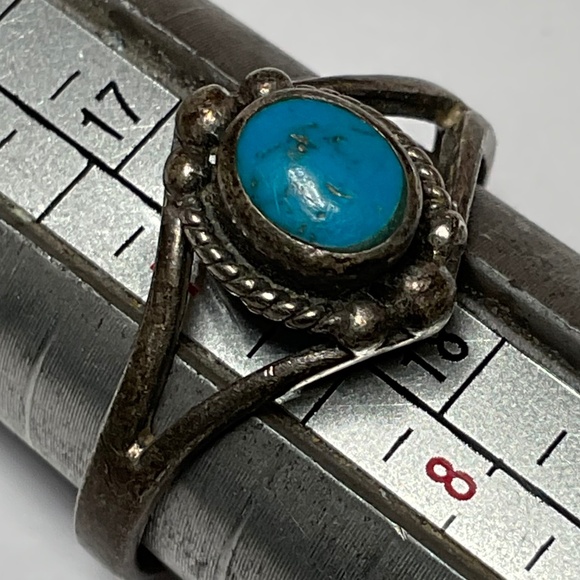 Sterling Silver Ring with Turquoise Stone. Size 7 - Picture 1 of 6